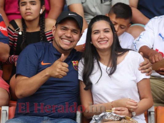 FOTOS: Ambiente, curiosidades y pasión en el clásico capitalino