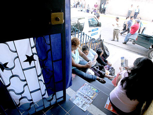 Sindicato exige salida de Bernard Martínez y Godofredo Fajardo