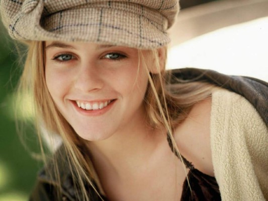 Letra, música y una cara conocida, la mezcla perfecta en un video clip