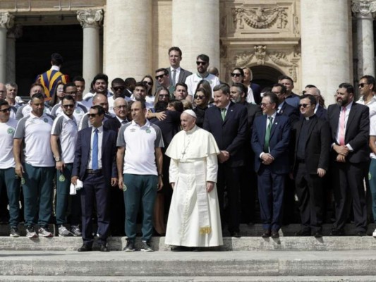 Papa Francisco recibe a sobrevivientes del Chapecoense