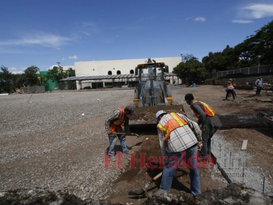 ¿Cómo deben estar equipados los hospitales móviles?