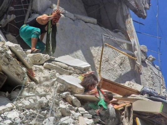 La foto que capta el drama de tres niñas en Siria se hace viral en las redes&nbsp;&nbsp;