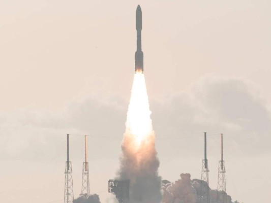 La NASA lanza robot Perseverance a Marte