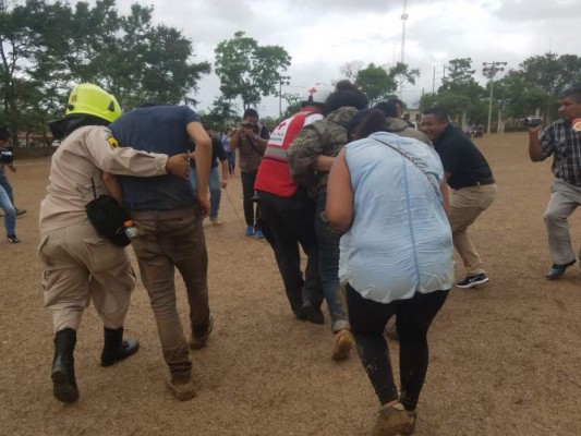 Rescatan con vida a investigadores y estudiantes que se habían extraviado en la Sierra de Agalta