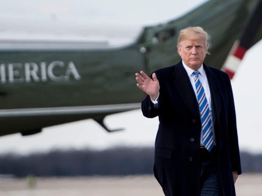 Trump finalmente firma ley de presupuesto y evita cierre del gobierno