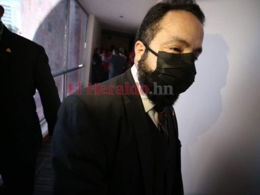 Algarabía en el Congreso tras llegada de Xiomara Castro para reconocer a Luis Redondo