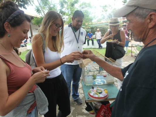 Bailes tradicionales en feria patronal del pintoresco San Juan de Ojojona