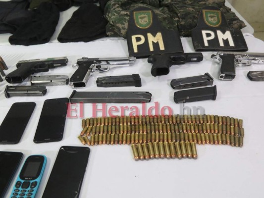 Armas, droga y falsa indumentaria policial hallan a mareros ligados a 'El Porky”