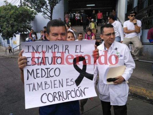 Seguro Social solo atenderá emergencias y pacientes crónicos tras tomas de médicos y trabajadores