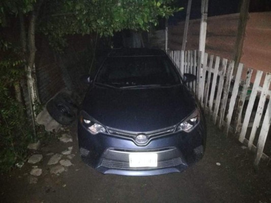 En el interior de un vehículo hallan cuerpo ensabanado en San Pedro Sula