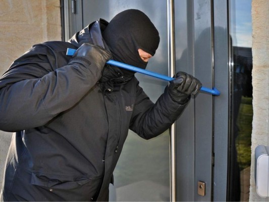 Entró a robar, se preparó desayuno y mandó al dueño de casa a dormir&nbsp;&nbsp;