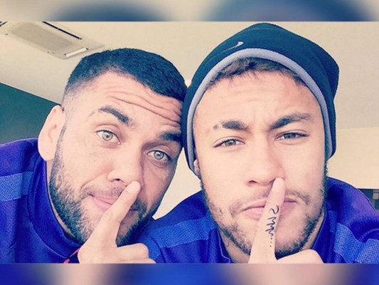 'Sé valiente, el mundo pertenece a los valientes', pide Dani Alves a Neymar&nbsp;&nbsp;