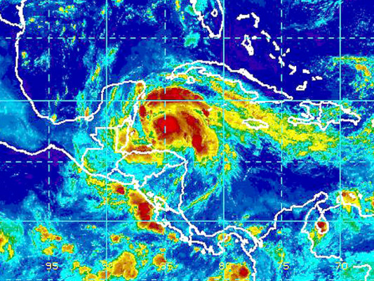 Ernesto se convierte en huracán al norte de las costas de Honduras