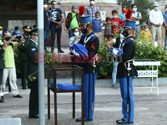 Solemnidad y patriotismo en el inicio de fiestas Patrias en Honduras (FOTOS)