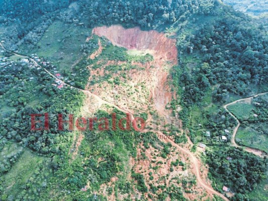 Damnificados retornan a La Reina por falta de viviendas