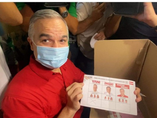 Yani Rosenthal ejerce el sufragio y dice 'nuestro movimiento es el ganador'