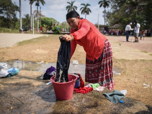 Caravana de migrantes -entre ellos más de mil hondureños- vive precarias condiciones en su 'viacrucis' a la frontera de EEUU