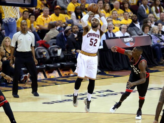 Cavaliers aplastan a Raptors y se ponen al frente 1-0 en final de la Conferencia Este