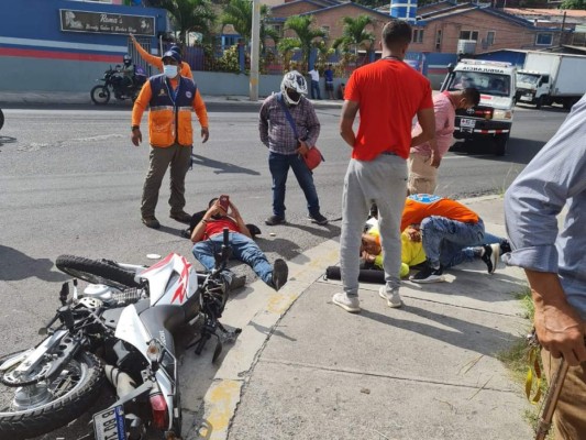 Imágenes del aparatoso accidente que sufrieron reportera y camarógrafo de HCH en la capital