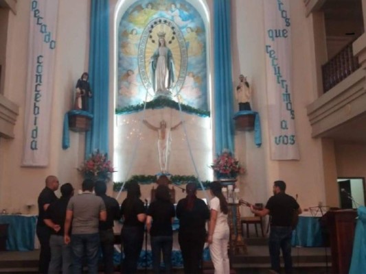 De fiesta la parroquia Medalla Milagrosa de la capital de Honduras