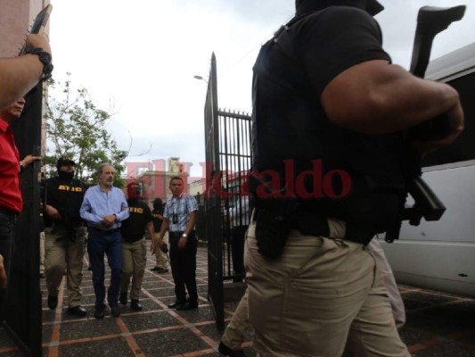 FOTOS: Así fue el traslado de los diez implicados en el desfalco al IHSS hacia los Juzgados Anticorrupción