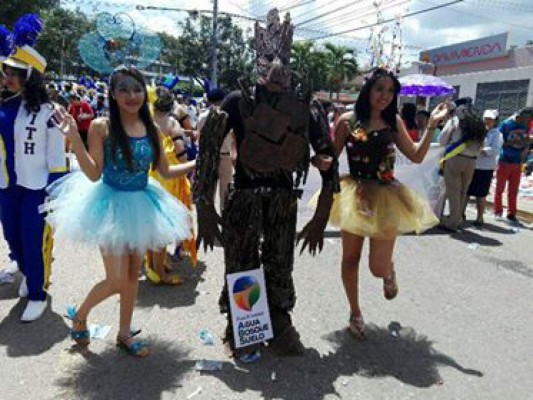 Estos son los colegios ganadores de los desfiles patrios 2017