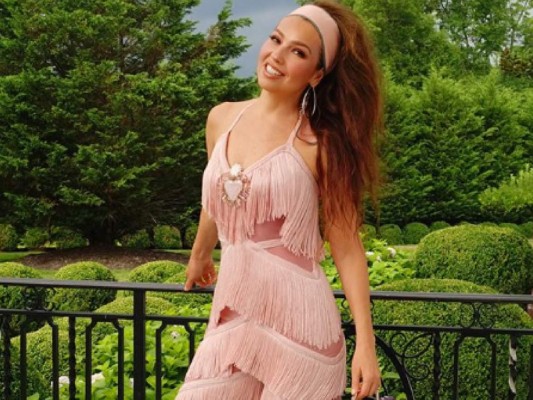 Thalía lanza oficialmente la canción: ¿Me oyen?, ¿Me escuchan?