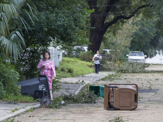 Nate, degradado a tormenta tropical, se adentra en el sur de EEUU