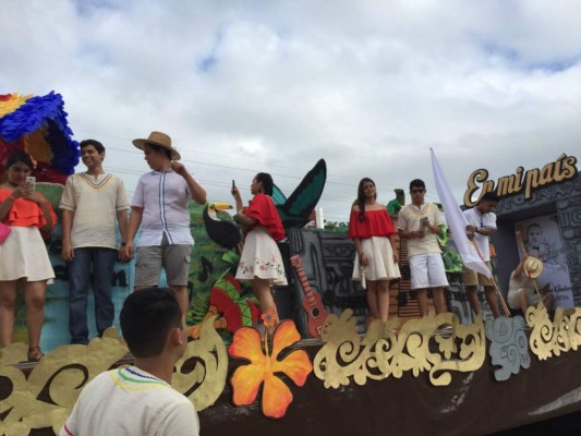Escuela en Juticalpa se une a homenajear a Guillermo Anderson en fiestas patrias