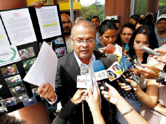 Vinculan a padre de Xiomara Castro en crímenes