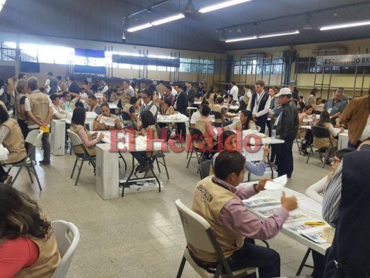 FOTOS: Así se realiza el escrutinio especial en el Tribunal Supremo Electoral