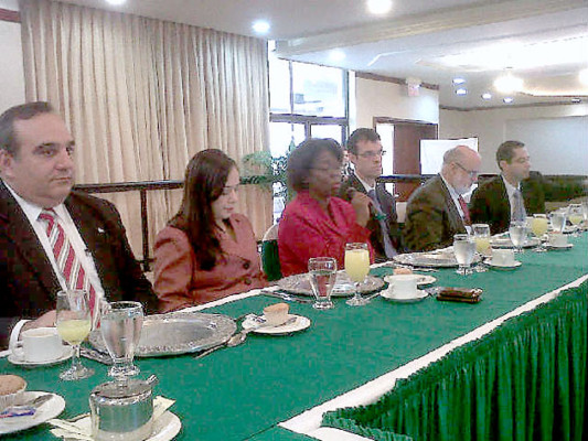 Cousin cierra visita a Honduras tras reunión con la Primera Dama