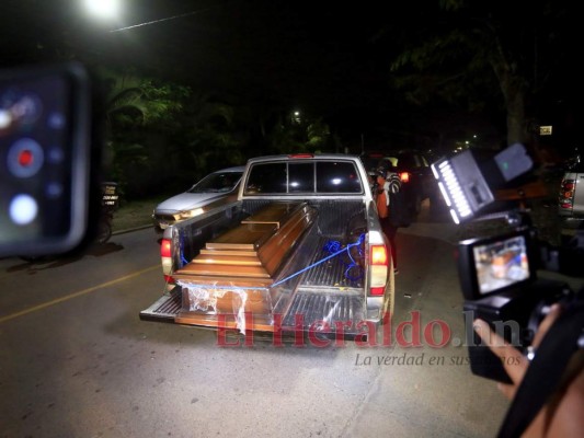 FOTOS: Dolorosa entrega de cuerpos de reos fallecidos en cárcel de Tela