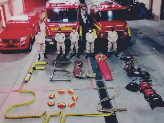 VIRAL: Bomberos hondureños reciben el 2021 con emotiva fotografía