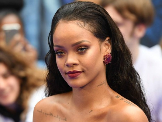 FOTOS: Critican a cantante Rihanna por su sobrepeso