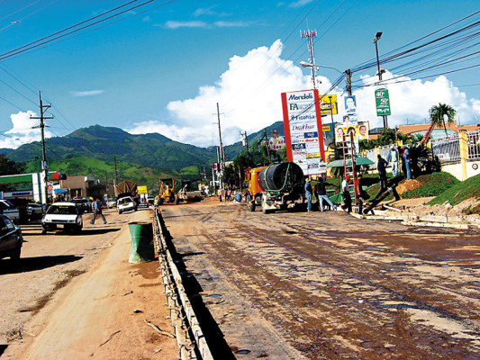 Avanzan los trabajos de pavimentación del bulevar en Juticalpa