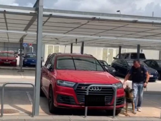 Amenaza de bomba en el automóvil de Messi y Suárez causó alarma en España