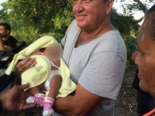 Encuentran a recién nacida en la orilla del río Cangrejal de La Ceiba