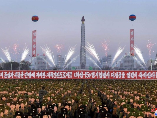 Corea del Norte organizó una masiva celebración por lanzamiento de misil