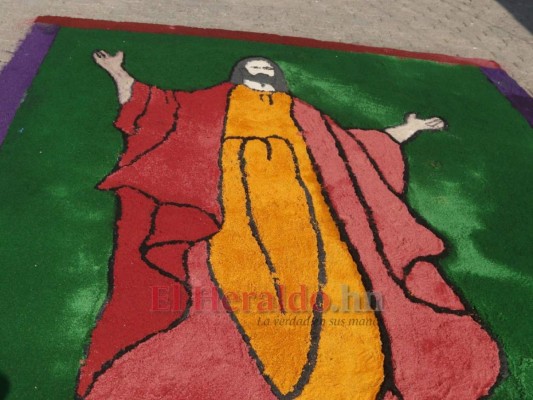 FOTOS: Alfombras religiosas, una tradición con color en Tegucigalpa