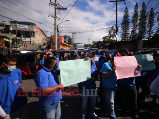 Por elevados costos y promesas incumplidas protestas mototaxistas en la capital (FOTOS)