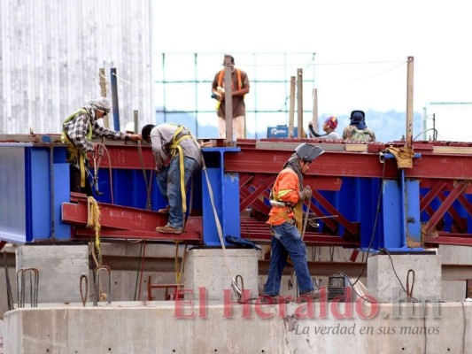 Empresas no pagan salario mínimo a más de 600 mil trabajadores en Honduras