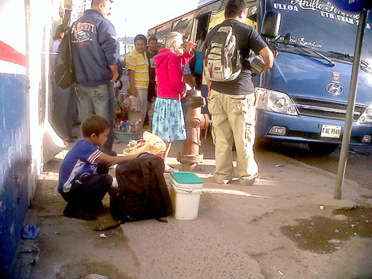 Viajeros madrugaron a las terminales de buses en la capital