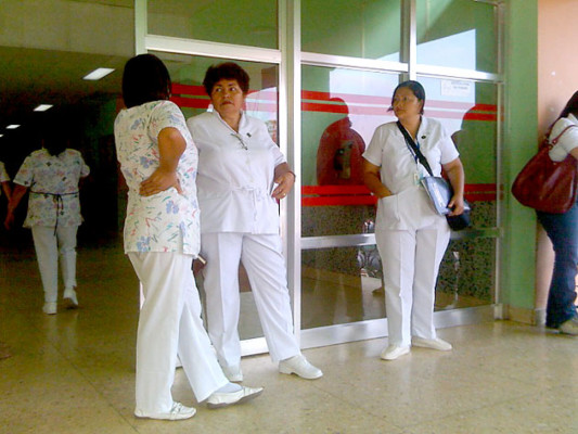 Enfermeras auxiliares dan plazo de 24 horas a autoridades para cumplir pliego de peticiones