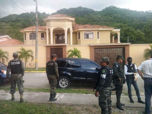 Devuelven dos bienes a los Rosenthal