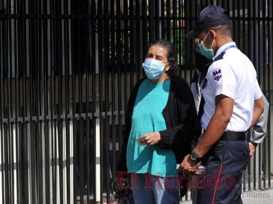 Con menor afluencia, capitalinos se abastecen en quinta semana de cuarentena