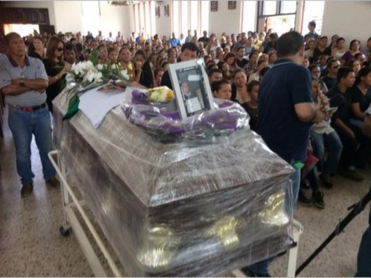 Santa Rita da el último adiós al periodista hondureño Herlyn Espinal