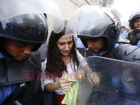 FOTOS: Llanto, pánico e histeria colectiva por incendio en edificio de la Alcaldía Municipal