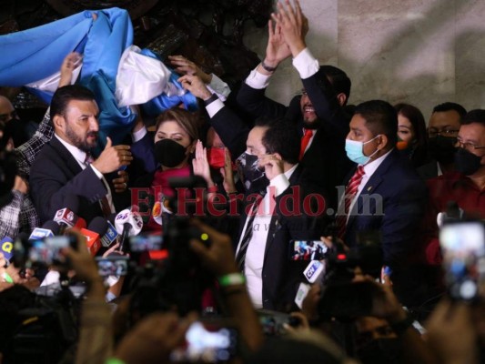 Golpes, anarquía y desorden en la elección de la directiva provisional del CN (FOTOS)