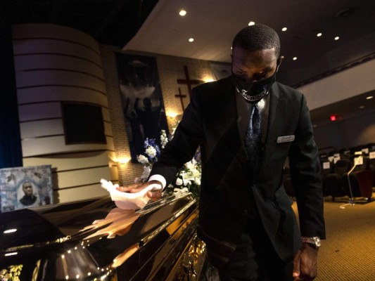 FOTOS: Tristeza e indignación marcan funeral de George Floyd en Minneapolis